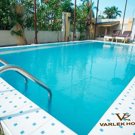 Varlek Hotel Darüsselam Dış mekan fotoğraf