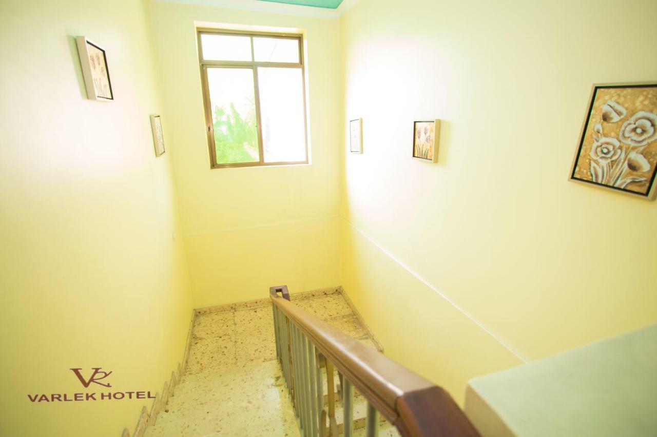 Varlek Hotel Darüsselam Dış mekan fotoğraf
