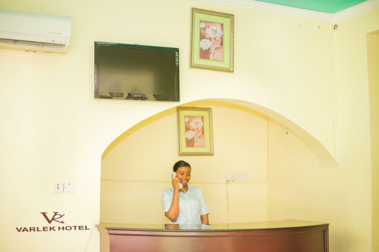 Varlek Hotel Darüsselam Dış mekan fotoğraf