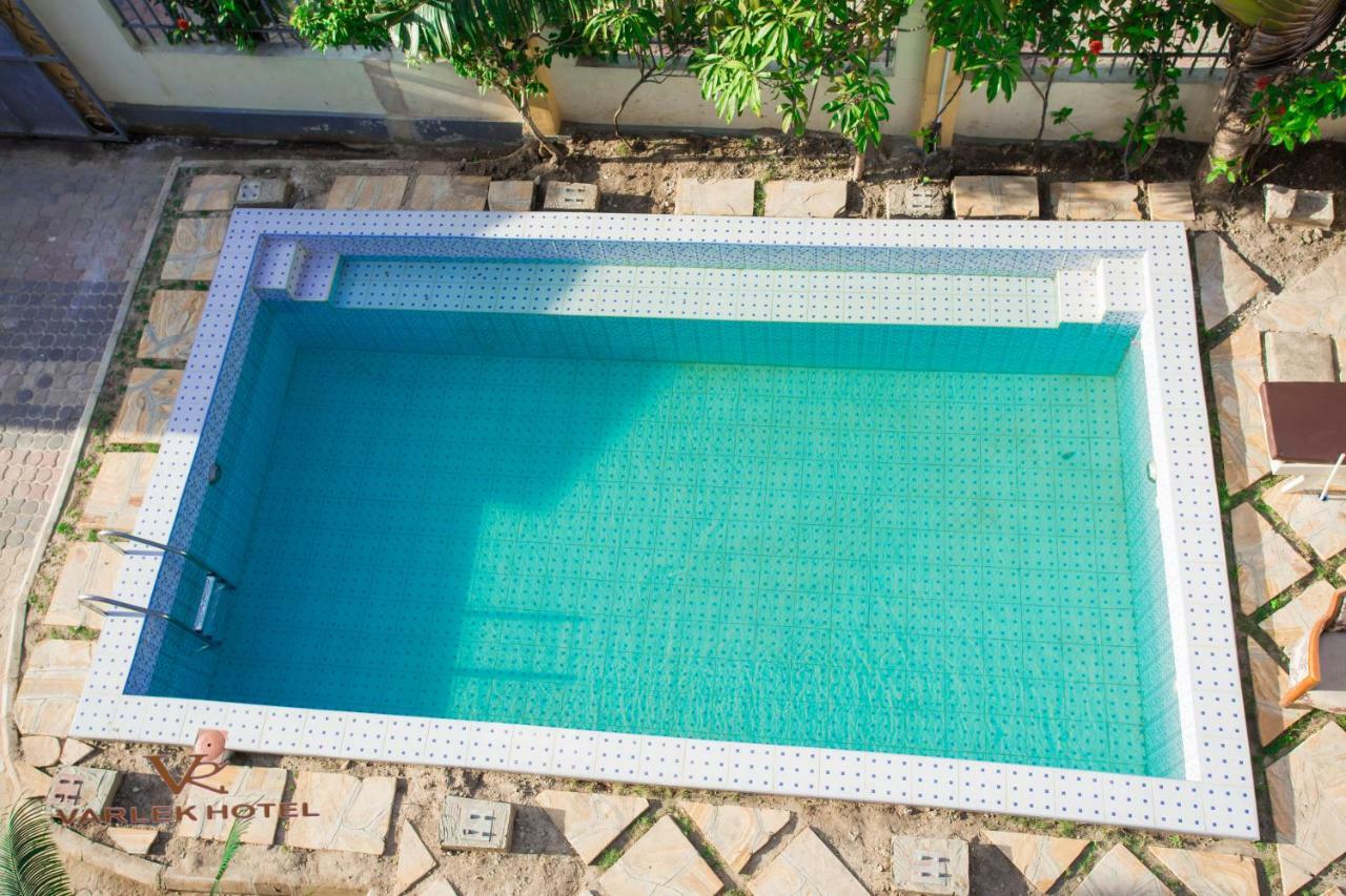 Varlek Hotel Darüsselam Dış mekan fotoğraf